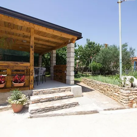 Apartment Tila In