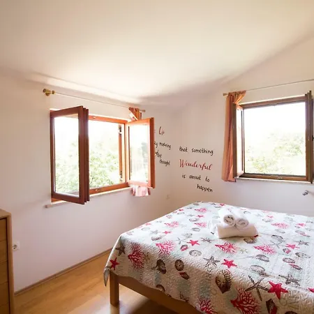Apartment Tila In