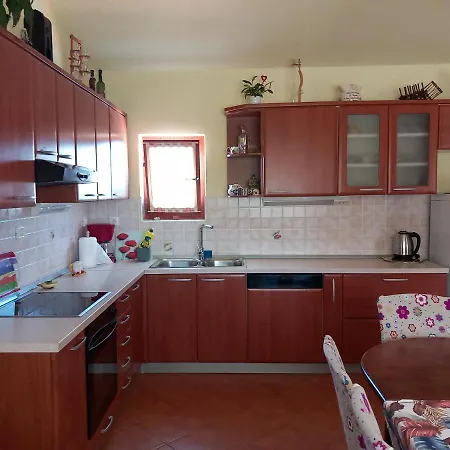Apartment Tila In Šišan
